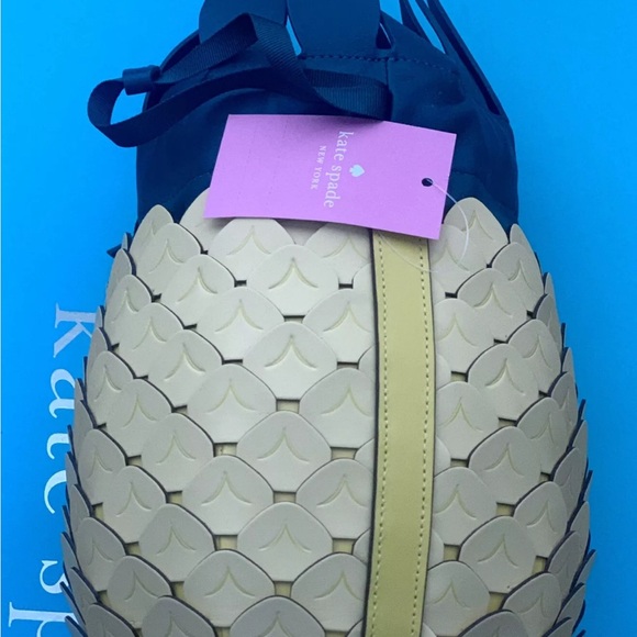 Collectible NWT Kate Spade Pineapple
Crossbody Bucket Bag Amazing Colada… - Picture 7 of 12